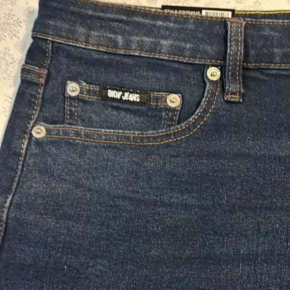 NWT DKNY JEANS - Picture 2 of 7